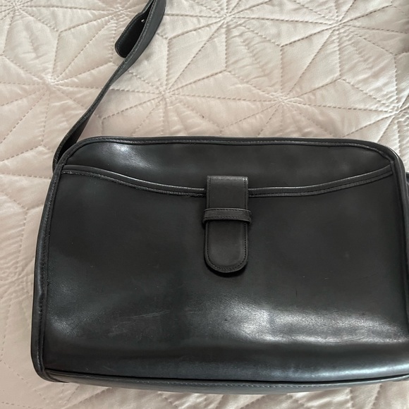 Coach Woman’s black pocketbook - Picture 1 of 3